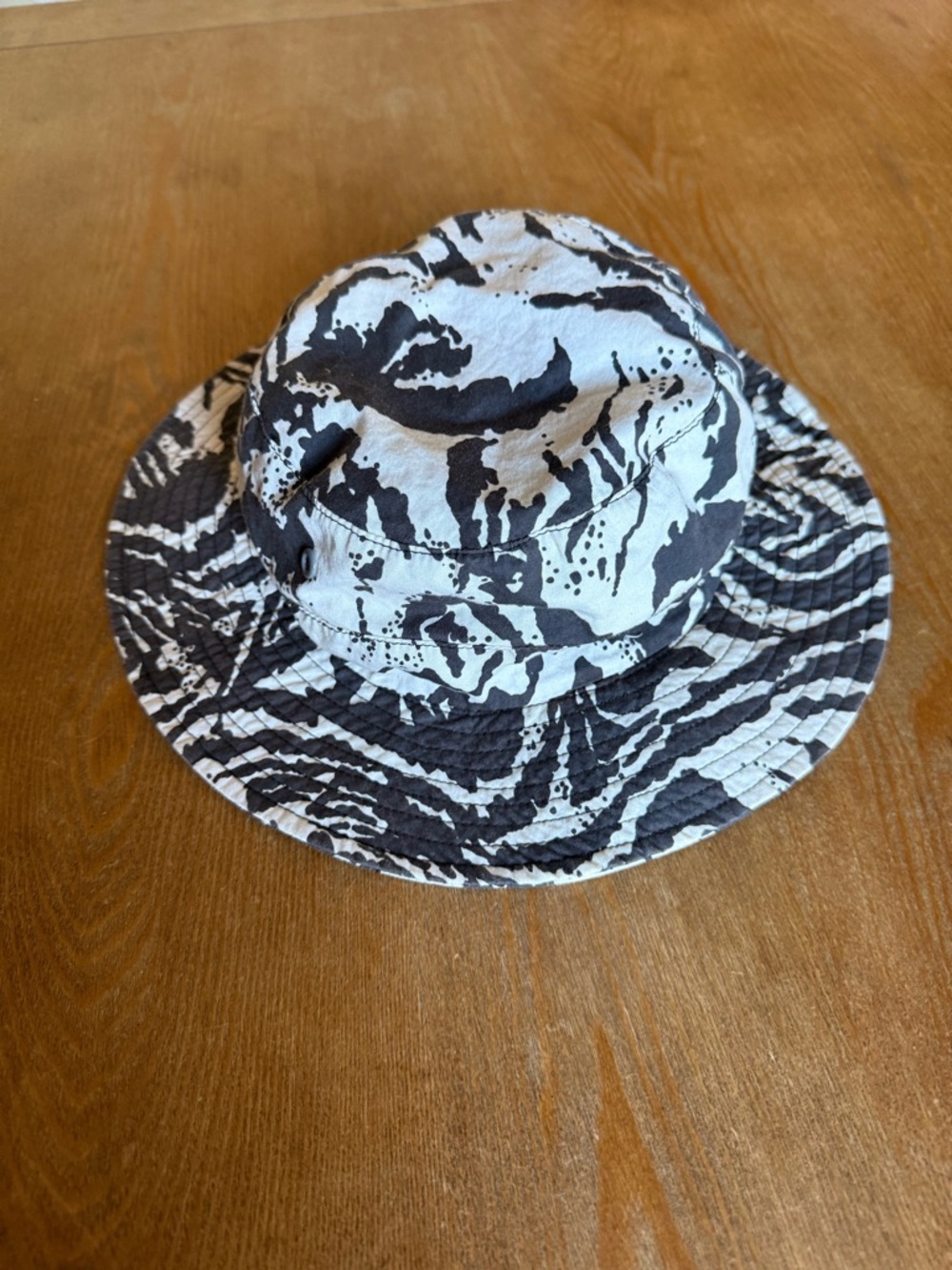 Brixton Black & Cream Patterned Water, Sun Bucket Hat size Small